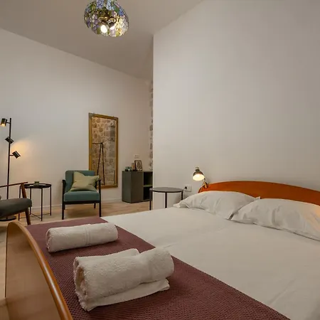Stylish Private Historia In Old Town 3*